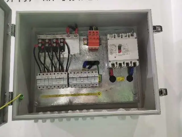 IP65 Solar DC Combiner Box 1000V Solar Energy PV Combiner Box