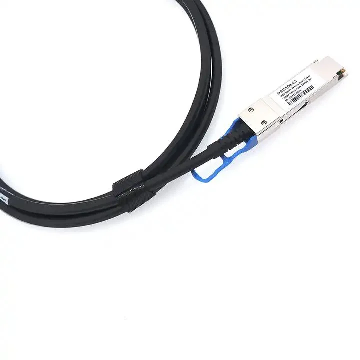 بيع ساخن متوافق مع Cisco الروسي 40g Qsfp+to 4X10g SFP DAC سلك نحاسي مباشر