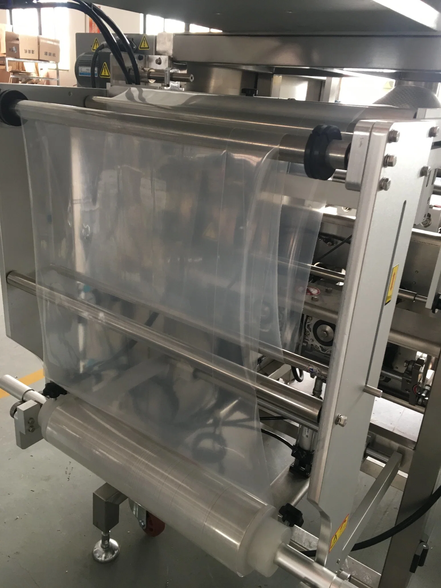 Machine de remplissage et d'emballage de lait/confiture/sauce/liquide en film plastique