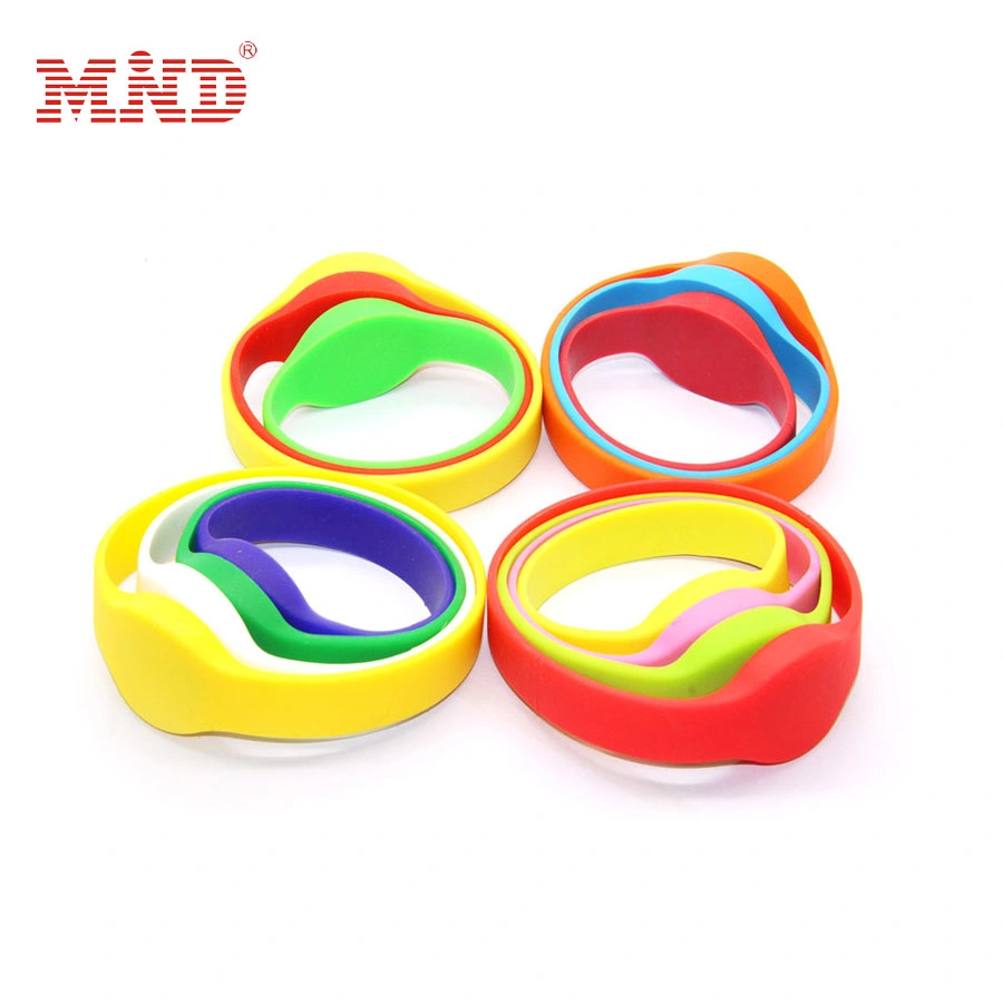 Logo personnalisé bracelets en silicone plastique Smart Read Write RFID NFC Bracelets en silicone pour le réglage de la forme physique des sports de festival