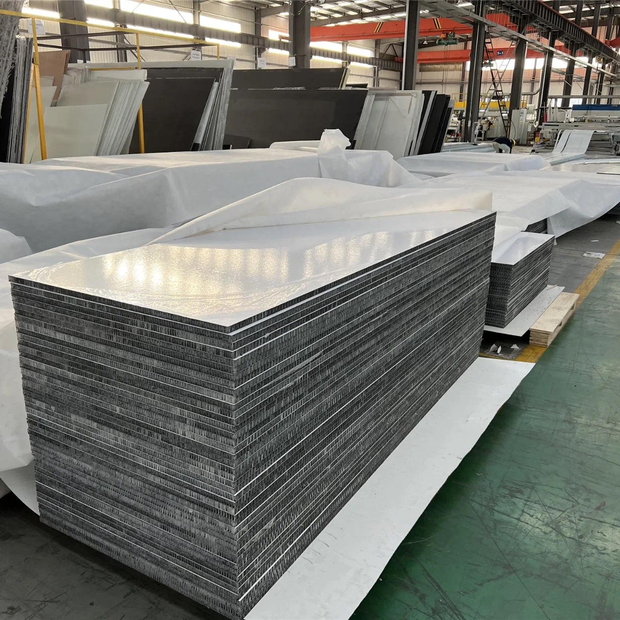 Sandwich Composite PP Core Honeycomb Board with a Thickness of 9-60mm Is Used for RV and Dry Truck Boxes