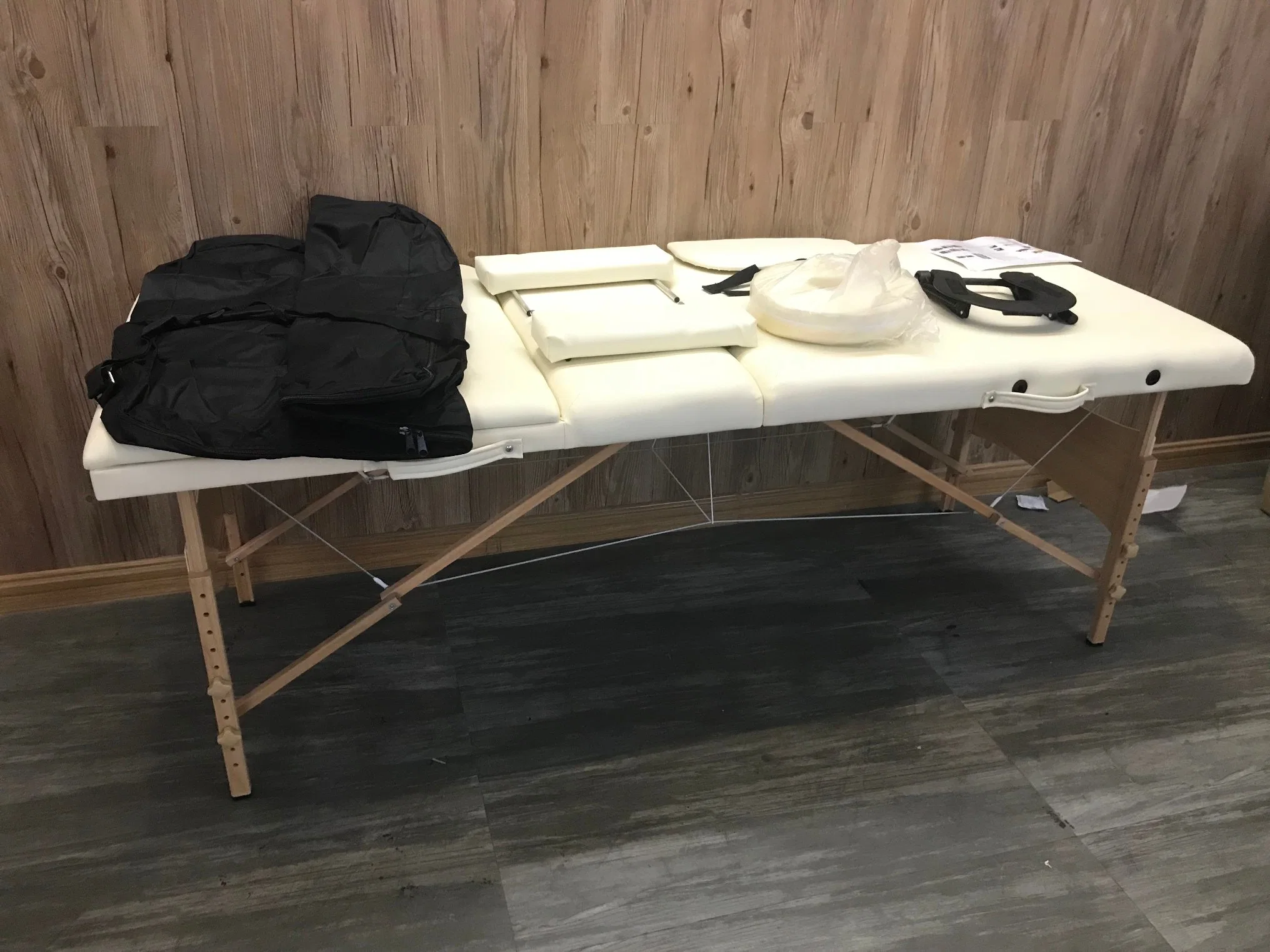 Hospital Furniture Portable Table Wt602 with Wooden Feet for Beauty, Salon