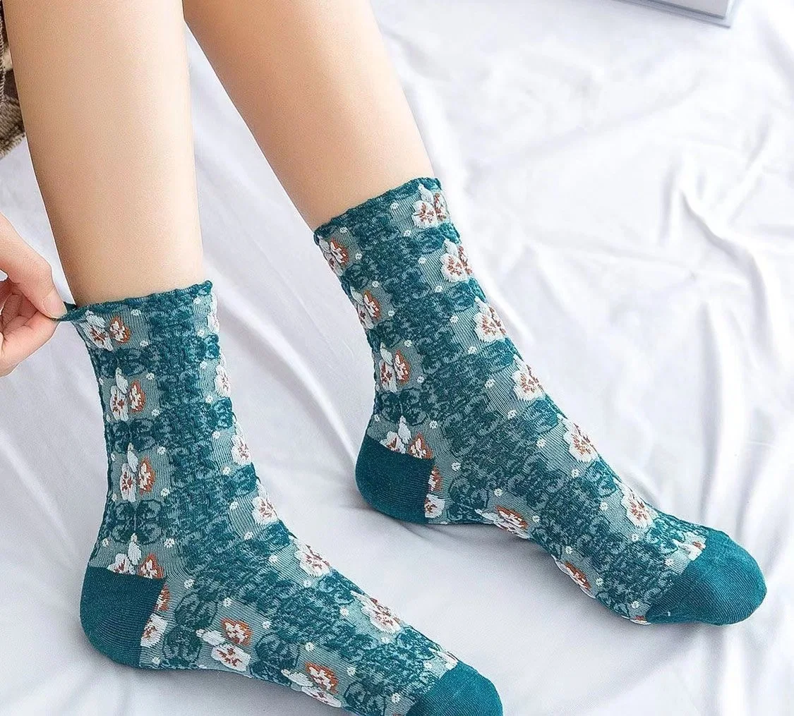 3D Emboss Design Fashion Classic High quality/High cost performance Beautiful Soft Women Custom Knitting Breathable Beautiful Girl Crew Sock