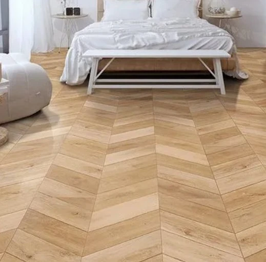 Manufacturer for Antique Herringbone/Walnut/Oak Flooring/Wood Floor/Hardwood Flooring/Wood Flooring/Engineered Wood Flooring/Engineered Flooring