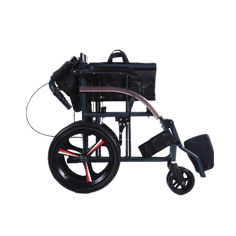 Handicapés en fauteuil roulant manuel utilisé beaucoup comme le fauteuil roulant de l'hôpital