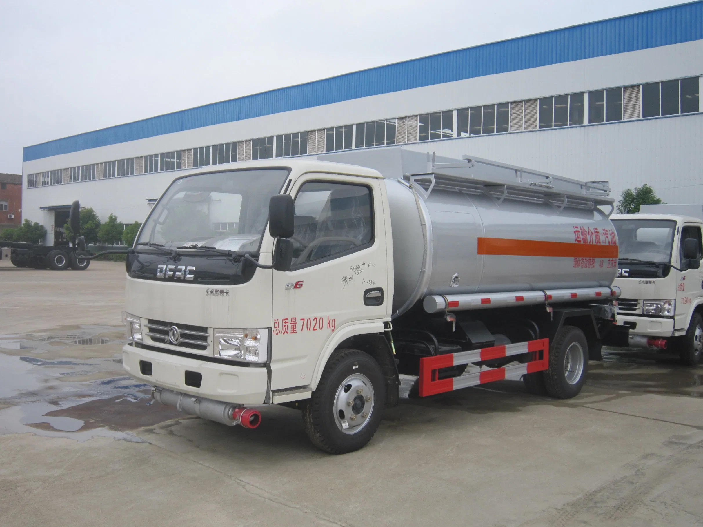 Combustible Dongfeng Bowser 5000-8000L camión tanque de aceite combustible para la Dispensación Refueller 4X2 / 4X4 /DG/Rhd