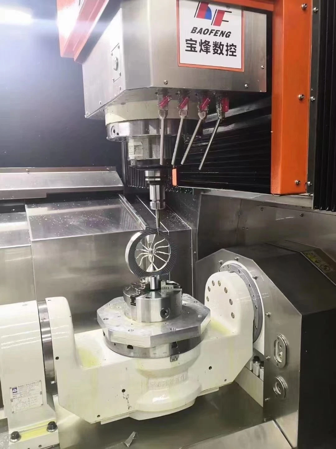 3 Axis Linear Guideway Machine CNC Milling Machining Center with NSK Screw for Metal Processing