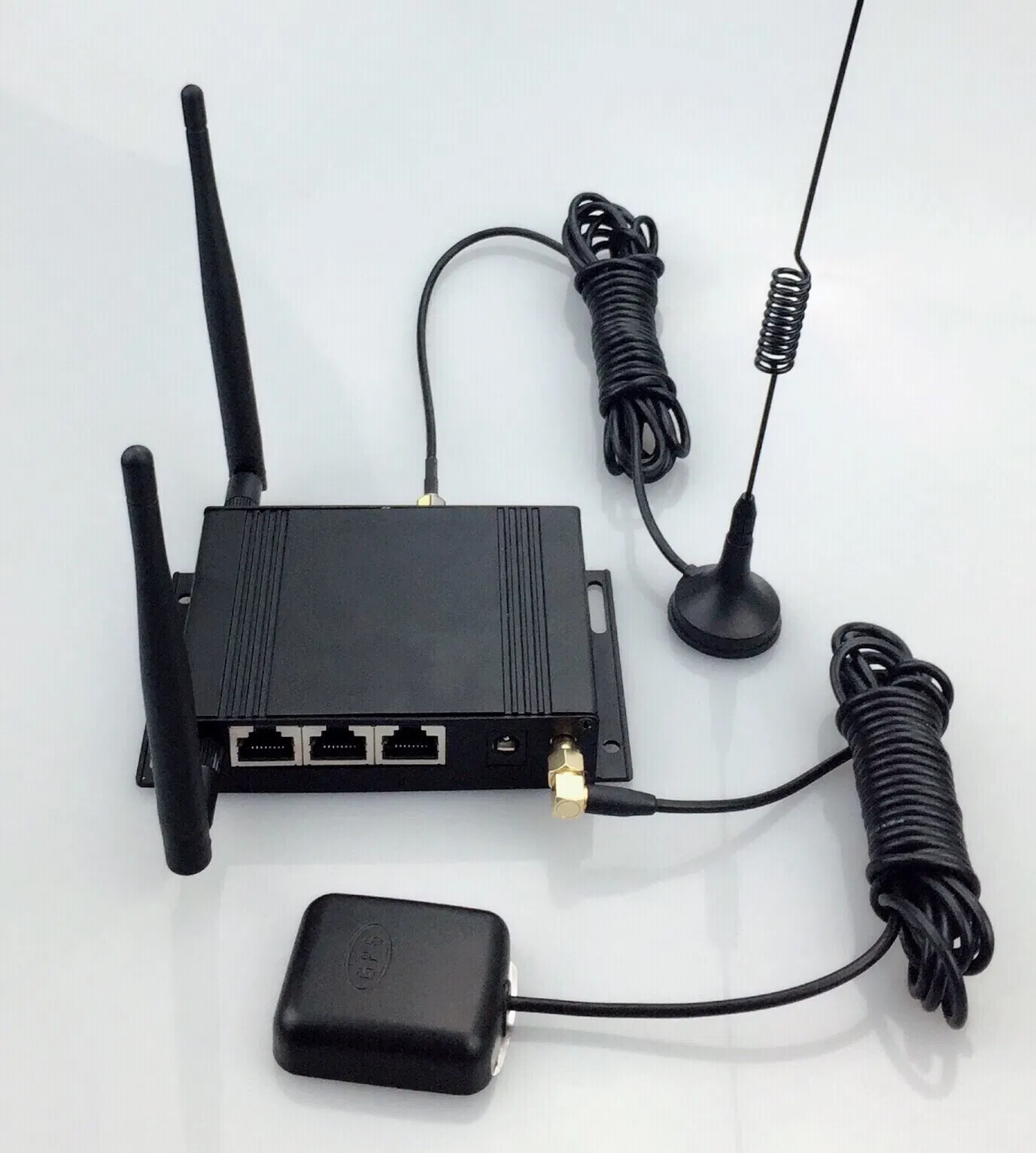 Um roteador WiFi 4G Industrial 12V para automóvel router WiFi RJ45 com 3G/4G Lte dentro do módulo sem fio