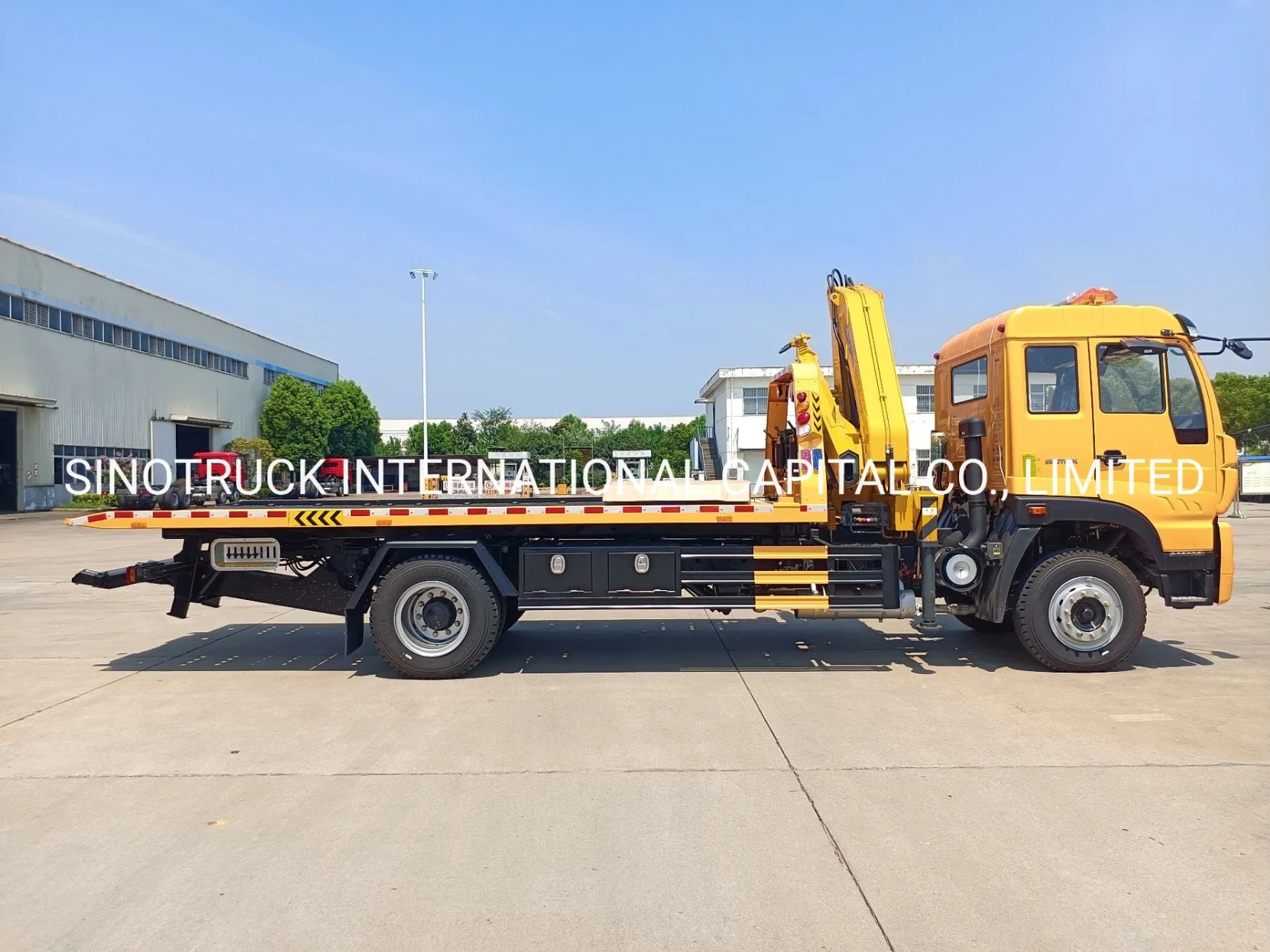 Sinotruk HOWO/Homan High Operating Efficiency Flatbad Rescure Truck Road Wrecker Truck with Crane 8 Ton Knuckle Boom Crane