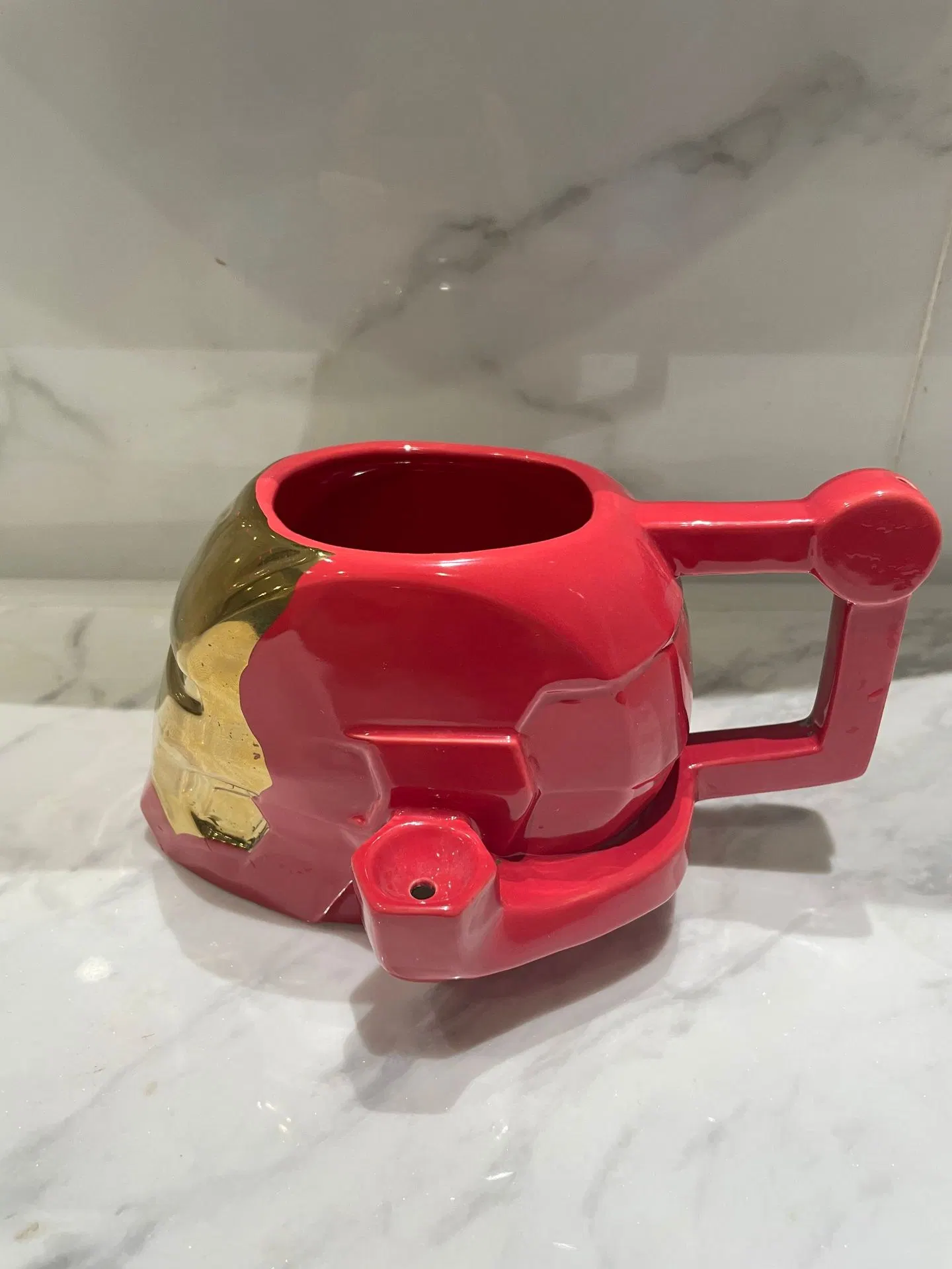 Creative Ceramic Mark Coffee Smoking Cup Mug 3D Iron Man Ceramic Pipe Hookah Cup Custom