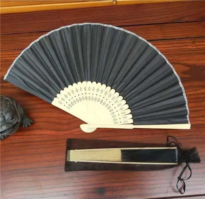 Heißer Verkauf Hochzeit Hand Fan Bambus Stoff Handheld Fans Papier Gefalteter Ventilator für Hochzeitsfeier und Zuhause