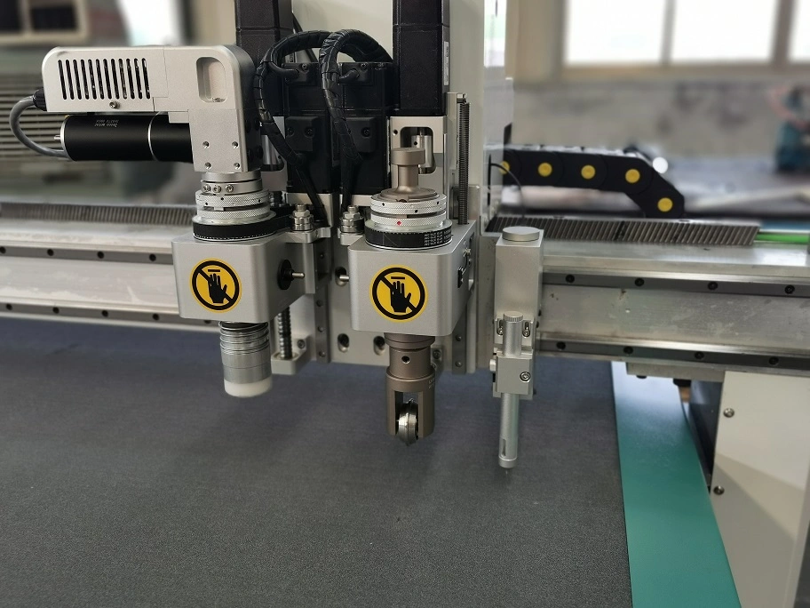 Automatic Projector Flatbed Digital Cutter Factory Price Paper, Fabric, PVC Flat Cutter Plotter for Garment Sample, Pattern Making