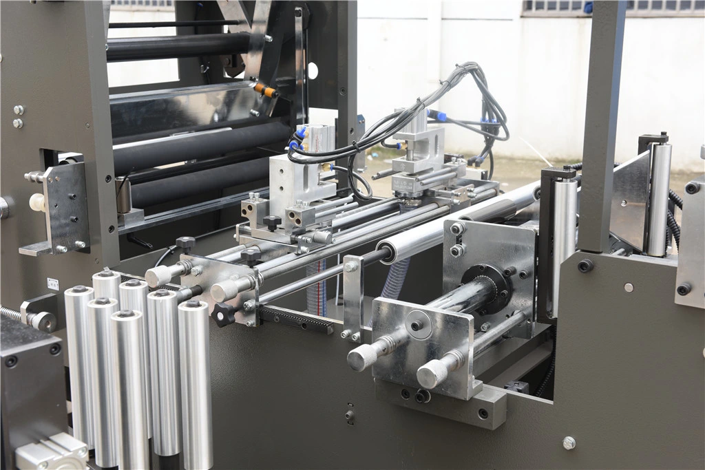 Specialized Designed Plastic 3 Sides Sealing Machine Packaged with Stretch Film