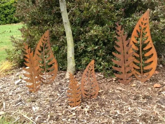 Jardin des feuilles de fougère en métal rouillé Art