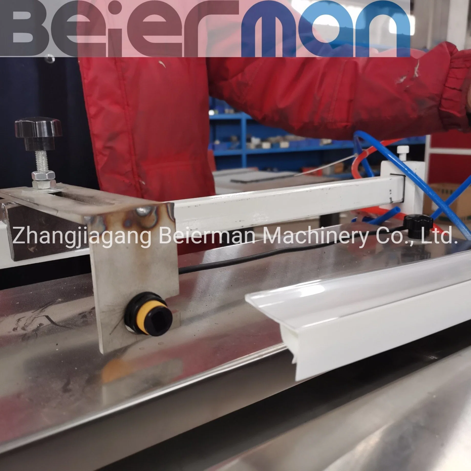 Matured Experience Video Offered PVC 2-3 Colors Plastic Price Tag Holder Sj45 Single Screw Extruding/Extrusion Machine Production Line with Tape Winding Device