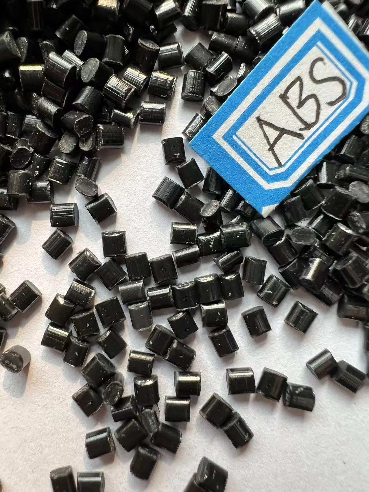 Pastilla de plástico de color negro de plástico de ingeniería ABS Pellets de materias primas de plástico ABS