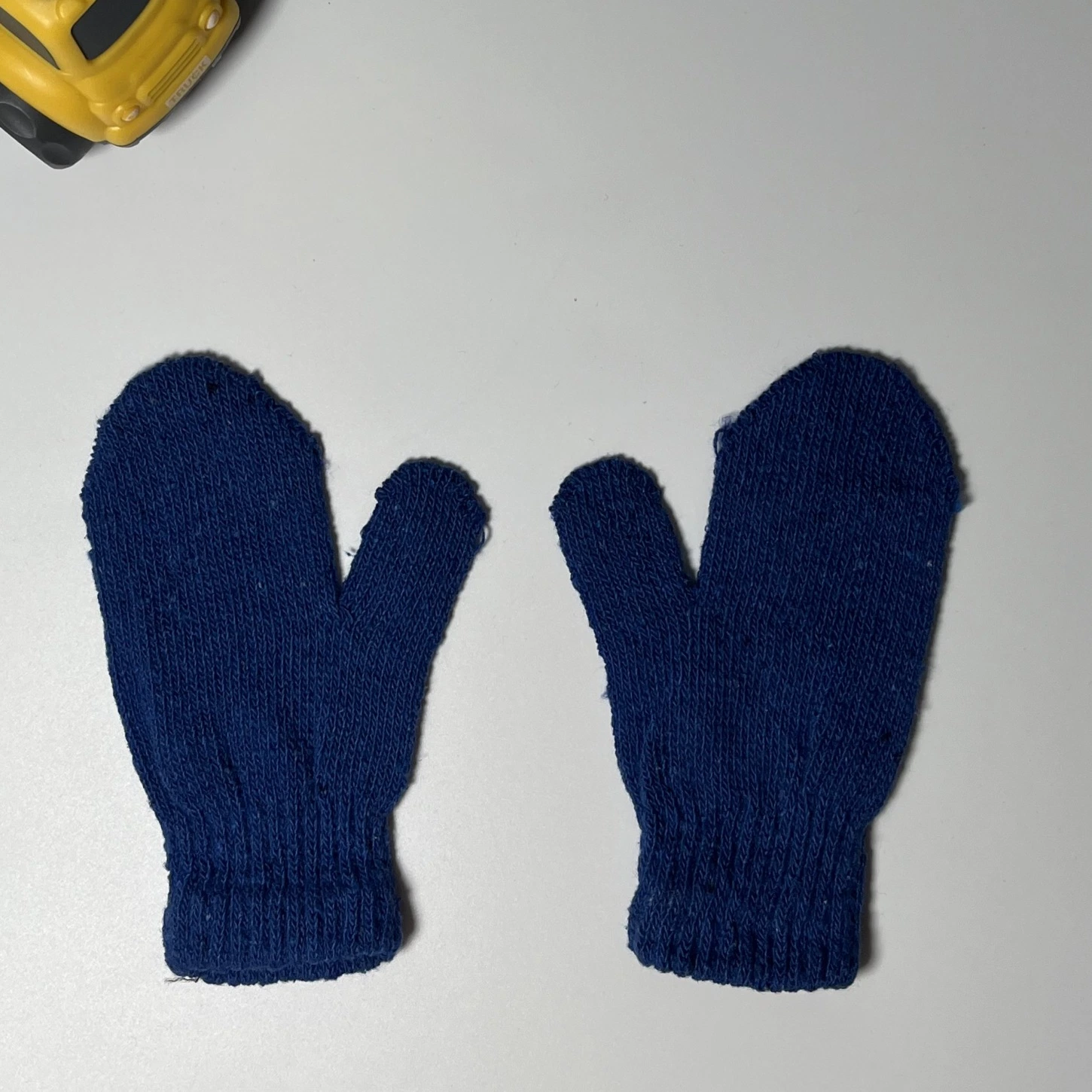 Garçons Filles d'enfants Les enfants de couleur foncée à bon marché de l'hiver de la magie des gants mitaines