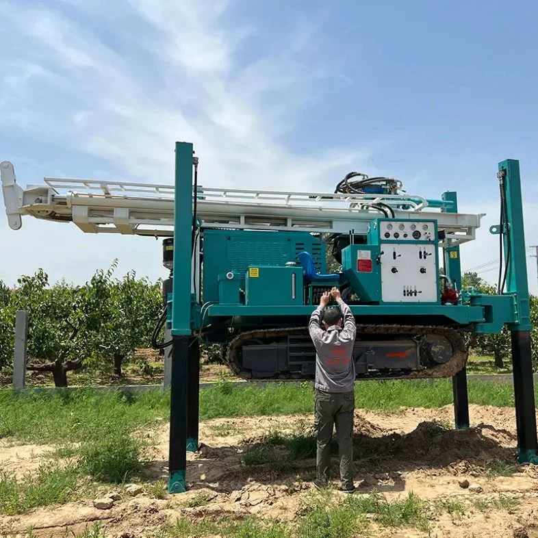 Máquina de perforación de pozos de agua montada en camión, tipo oruga pequeña, hidráulica, con martillo de fondo rotativo y sistema de voladura.