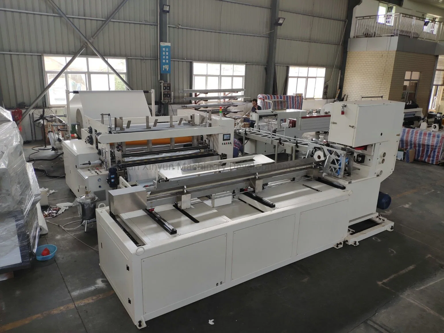 Automatic Hrt Roll Maxi Roll Tissue Paper Rewinding Machine Production Line