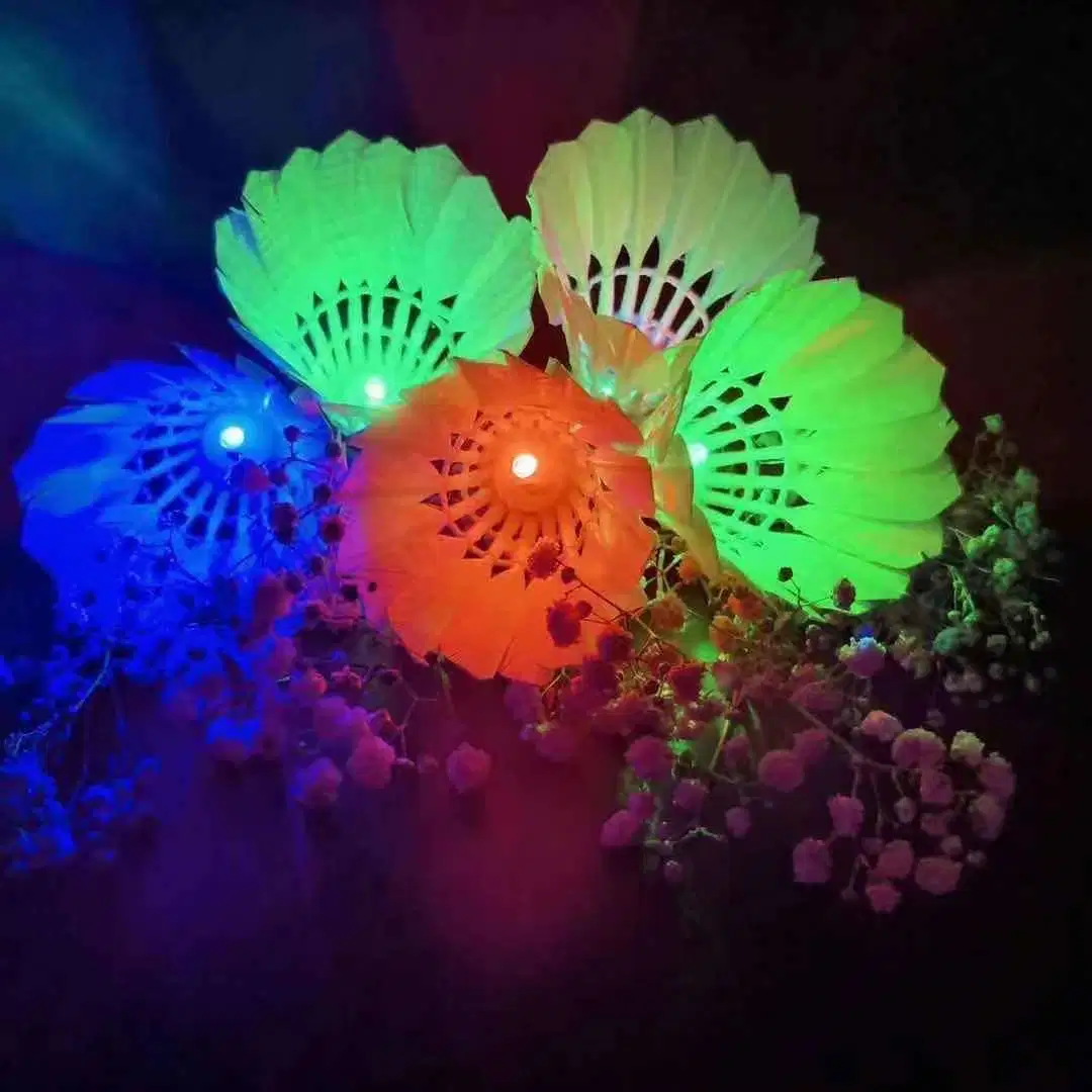 Badminton lumineux avec LED émettrices de lumière dans la nuit Fluorescent Badminton en plastique