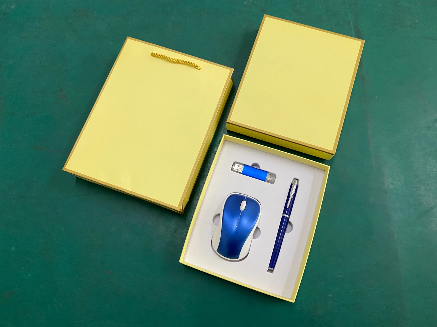 Coffret cadeau d'affaires simple avec stylo à disque en U souris doré Pour la société