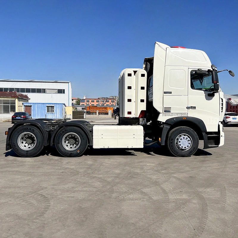 Camion tracteur d'occasion HOWO T7h CNG avec caméra de recul, ABS, sièges à suspension à vendre.