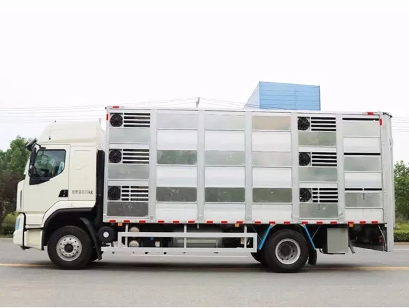 New Dongfeng Liuqi Aluminum Alloy 15tons Truck Transport of Pigs Cows Sheep for Sale Diesel Head Engine Color Transmission Easy