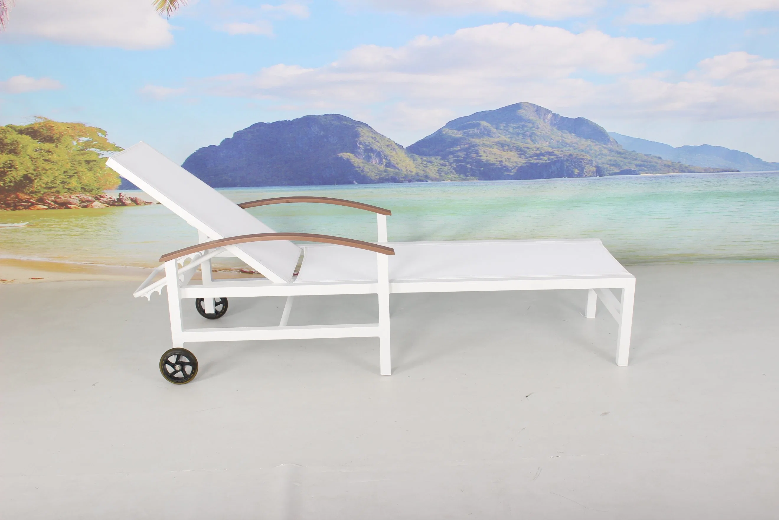 Wholesale/Supplier Outdoor Patio Deck Pool Furniture White Aluminium Sun Lounger with Wheels