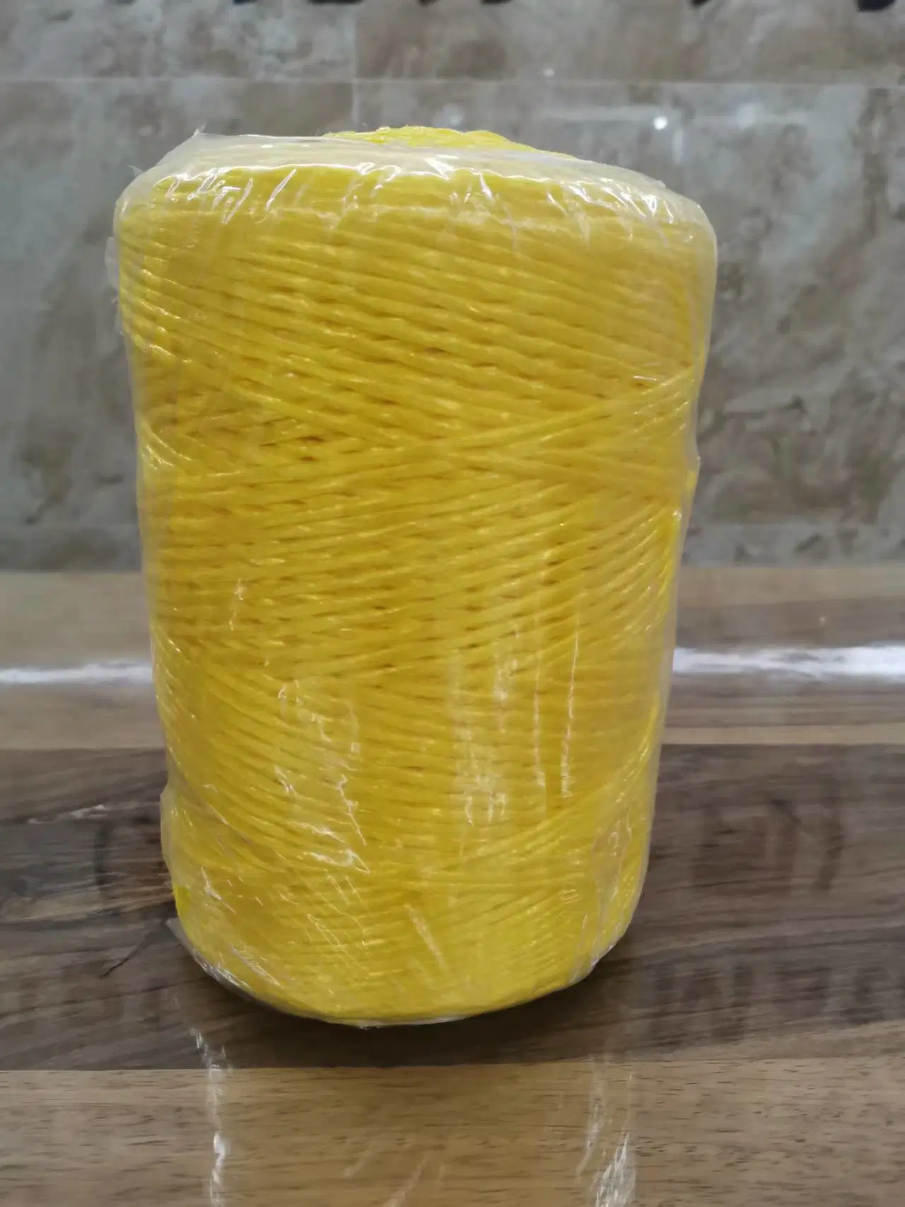 Africanos de la calidad de 2mm amarillo de hilo de la cuerda de la empacadora de PP 250g- 2000g de tomate guarnición Fibrillated trenzado de cuerda