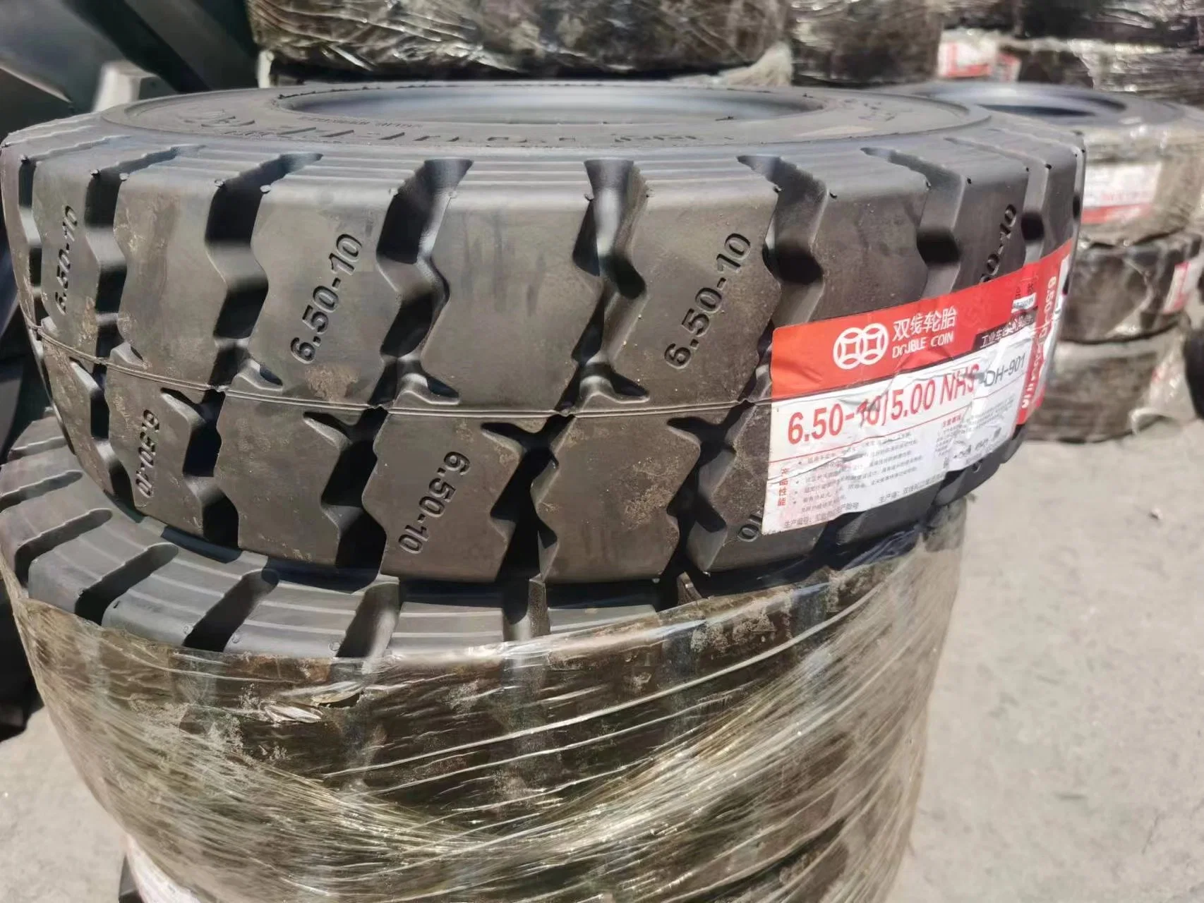 Haulking Brand Industrial Tire Forklift Spare Parts Long Use Life Solid Tires for Forklift Truck Price 300-15 250-15 28X9-15 650-10 700-12 100-20 1100-20