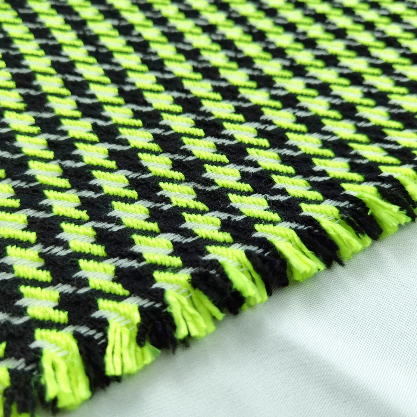 Customized Color Woven Breathable Houndstooth Wool Tweed Fabric for Garment