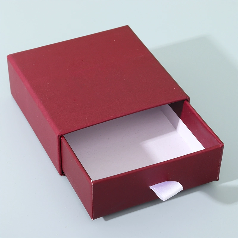 Le carton d'une poignée coulissante du tiroir Collier Bracelet Bague Bijoux Coffret à Bijoux Cadeaux