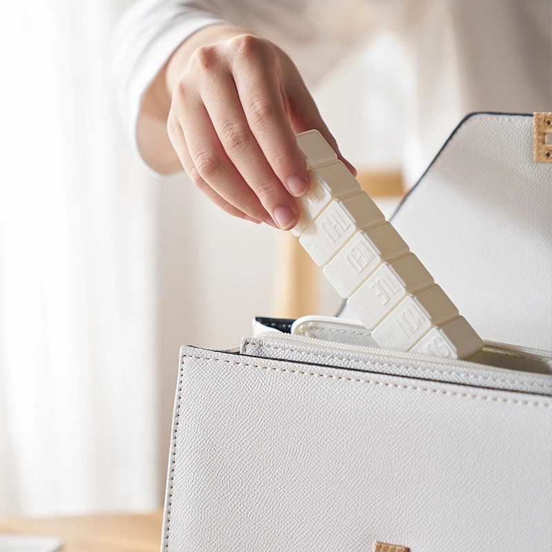 Commerce de gros de nouvelle conception de style en braille 7 jours pilule en plastique blanc Boîte pour voyage hebdomadaire