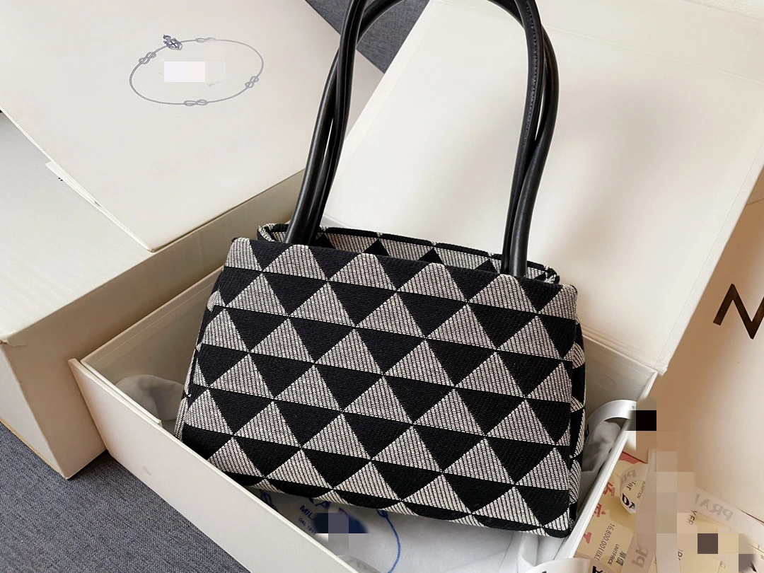 Wholesale/Supplier Replica Designer Women Handbags Copy Fashion Backpack Luxury Lady Handbags Bags