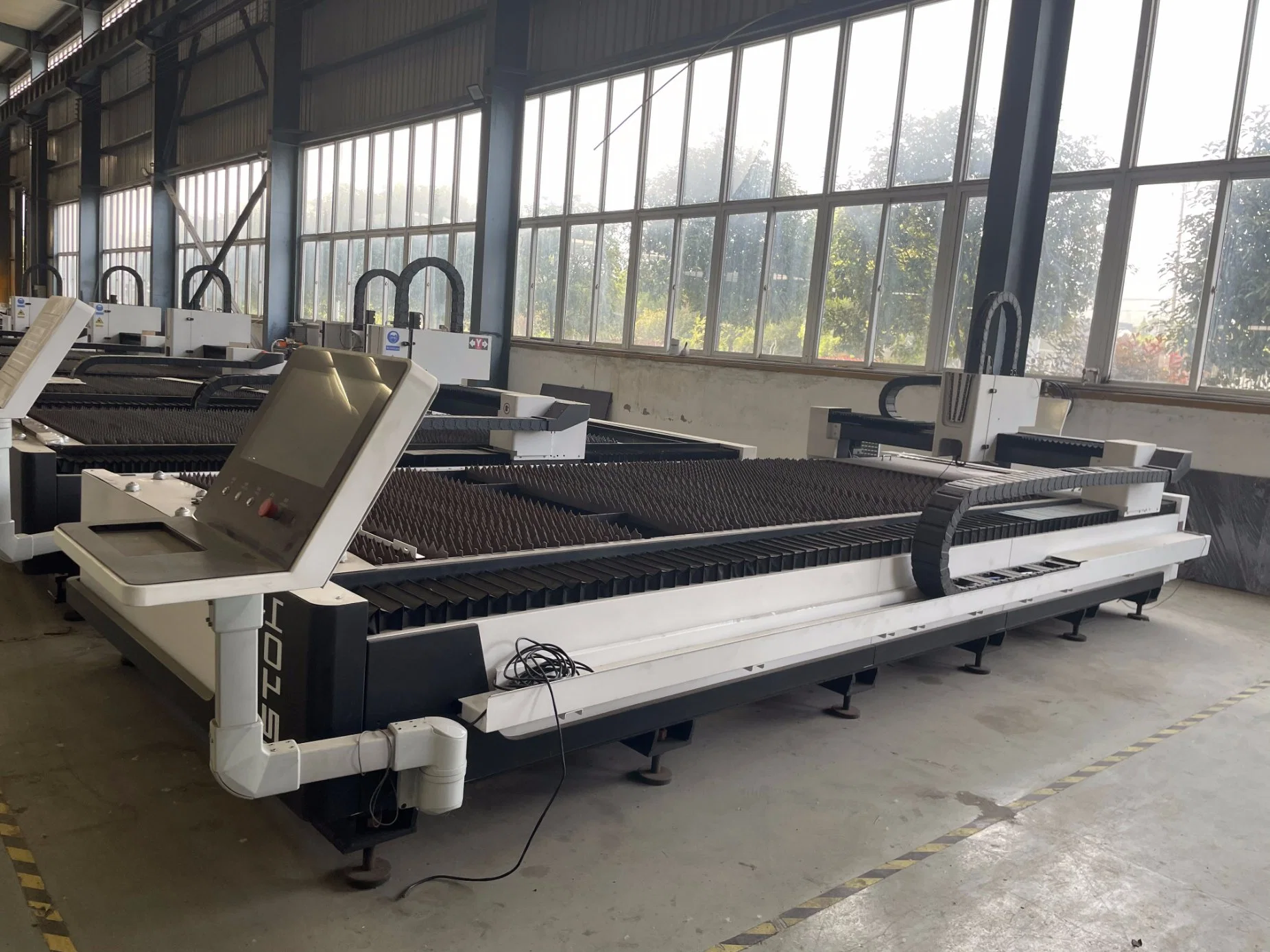 Fabricante de Metal Hybrid CO2 máquina de corte por grabado láser y. Máquina de corte láser de fibra CNC para venta en caliente de China Proveedor