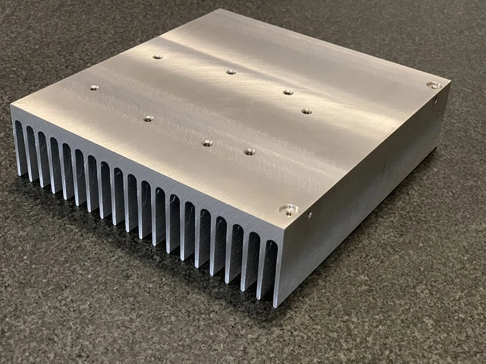 Service d'usinage CNC personnalisé CNC chaleur de dissipateur thermique de bobine en aluminium usiné CNC Évier