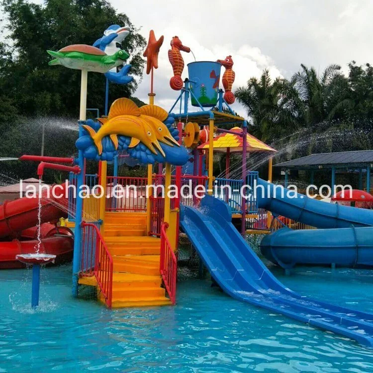 Parque acuático de diversiones de equipos de juego con niños Water Splash deslice