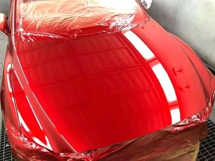 Efecto espejo Pintura de coche Solvente acrílico capa transparente brillante Endurecedor diluyente China Spray Automotive Paint