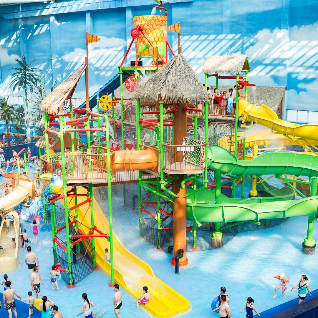 Équipement de parc aquatique commercial Toboggan en fibre de verre Piscine d'eau Maison d'eau pour enfants et adultes.