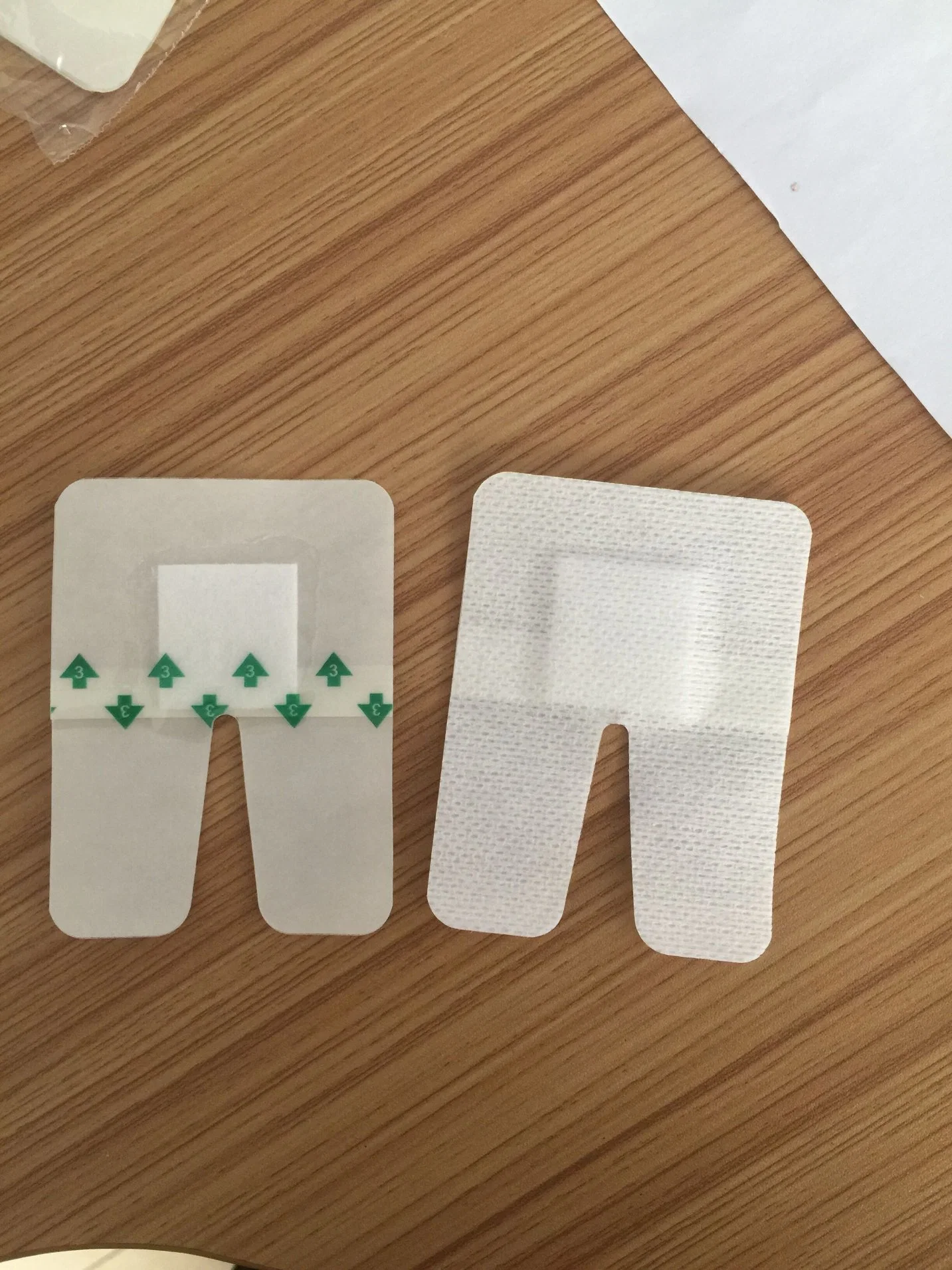 Bandage Intravenous Catheter Fixation, Non-Woven or PU Material, with a Moisture Absorbent Pad with Cuts Intravenous Catheter Wing IV Dressing Wound Dressing