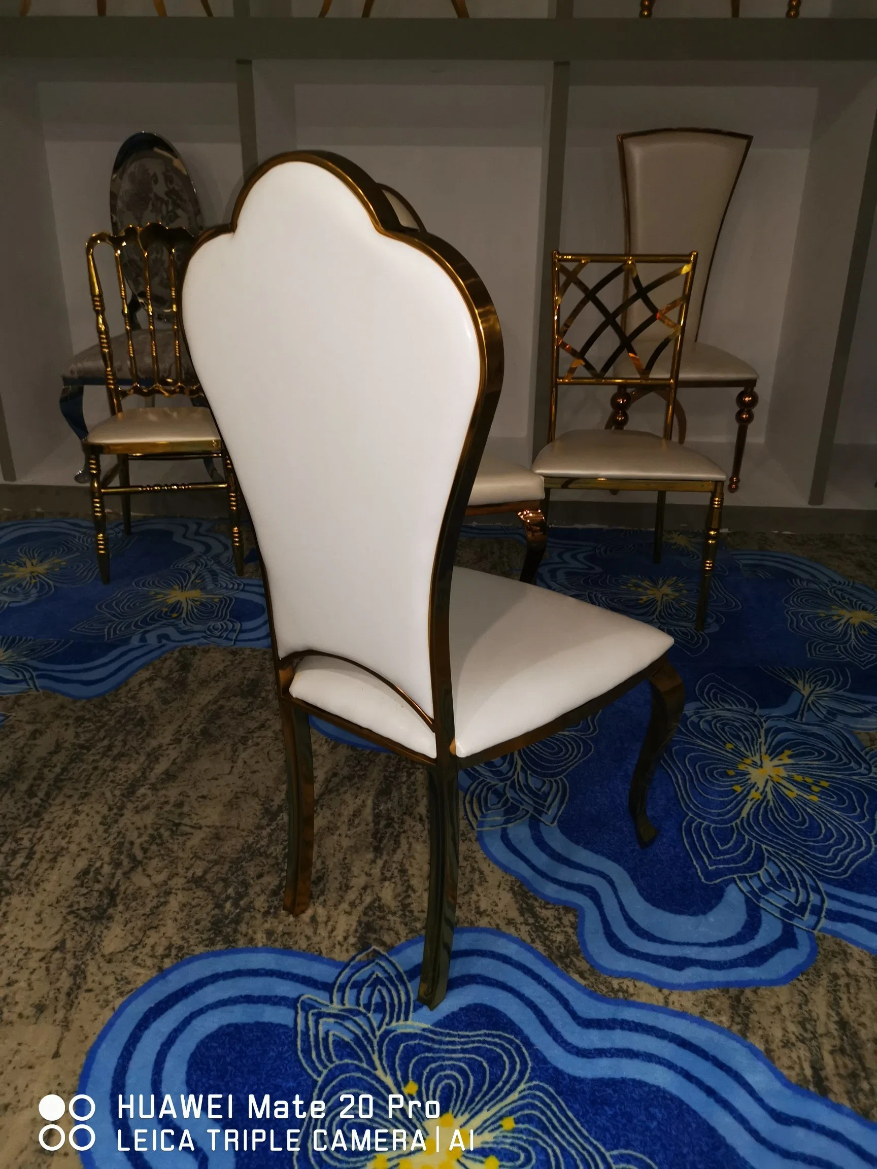 Muebles de hotel chinos modernos Silla de boda de acero inoxidable de metal para eventos de restaurante de comedor al aire libre de oro rosa con respaldo alto estilo Tiffany Chiavari.