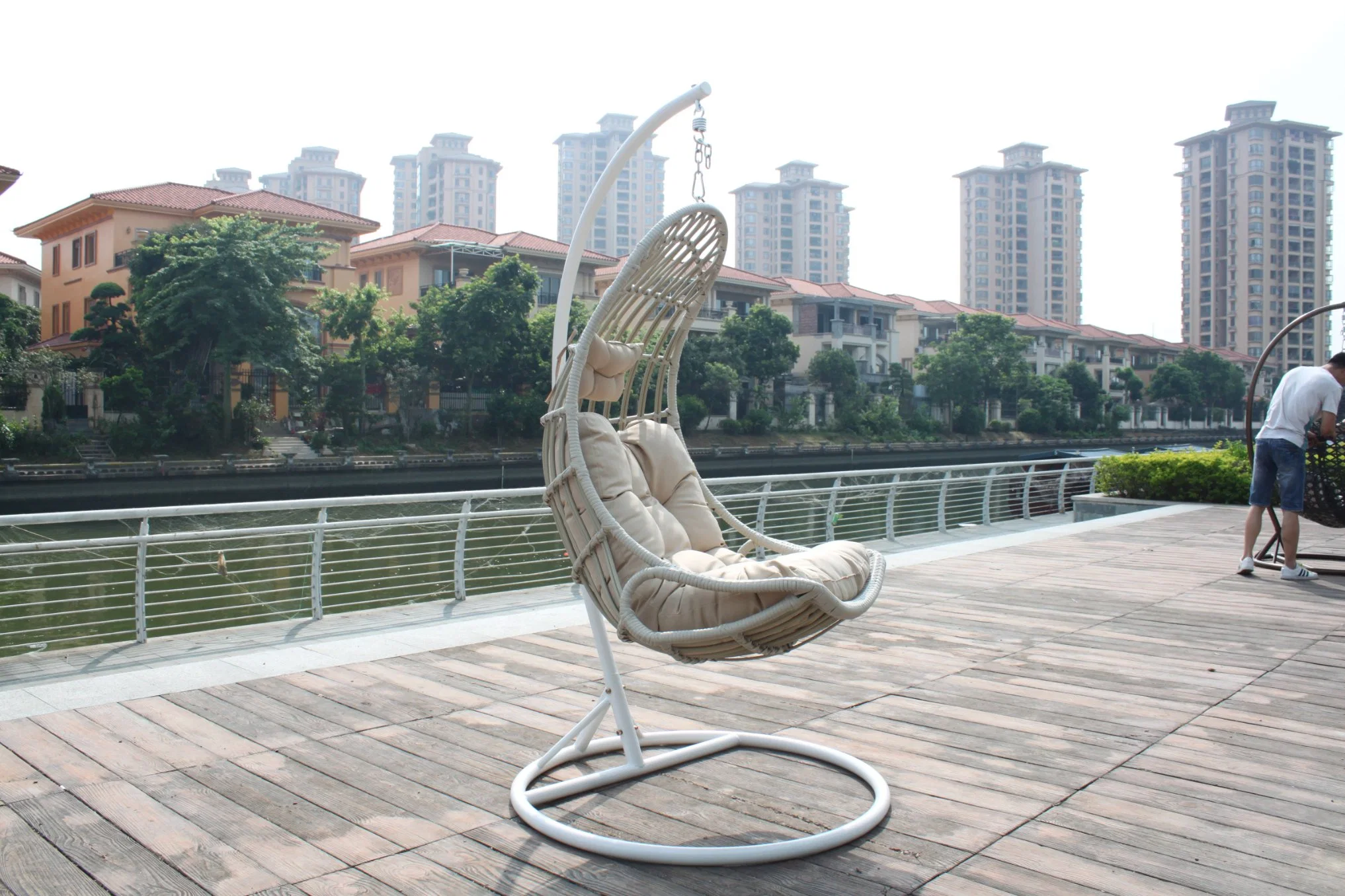 Rotary Customized OEM Foshan Bunnings Outdoor Egg Swing Chair with Good Service