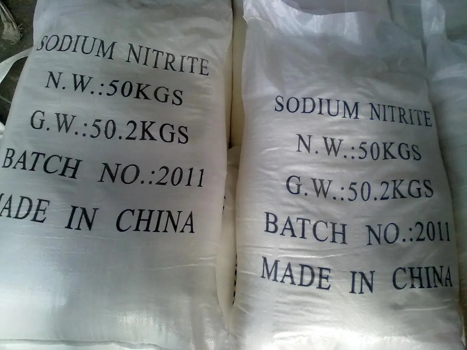 Le nitrite de sodium de qualité industrielle No CAS 7632-00-0 Nnao2 Nitrite de sodium pour la vente