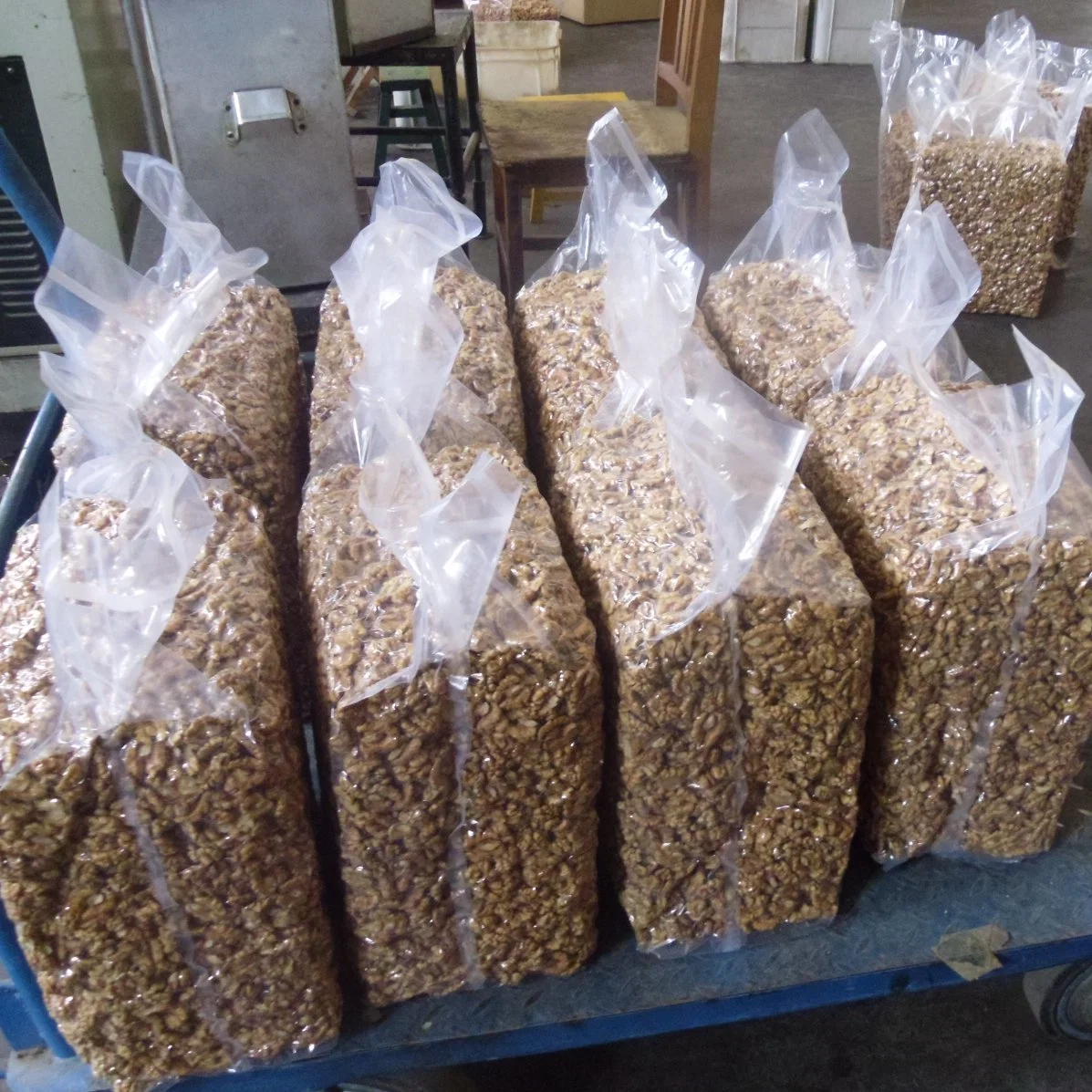 Cracked Walnut/ Xinjiang Walnut/ Suguo Walnut/ Walnut Pack/Export Food/UAE Saudi Walnut