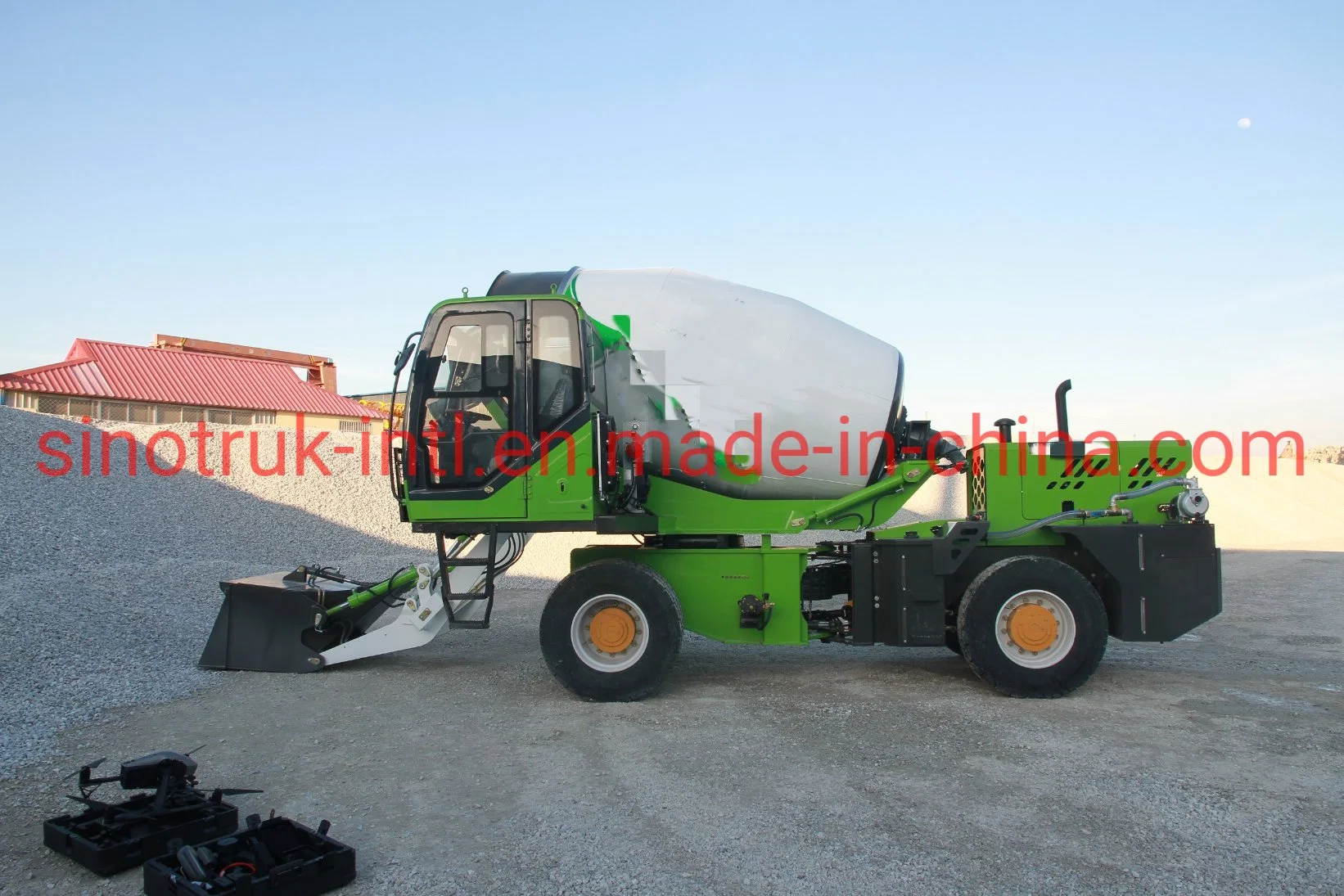 Portable Mini Concrete Mobile Mixer with Self Loading