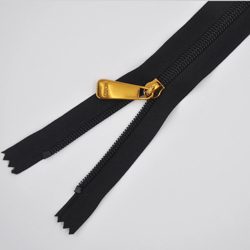 5# Good Quality of Nylon Zipper Customize Color and Puller