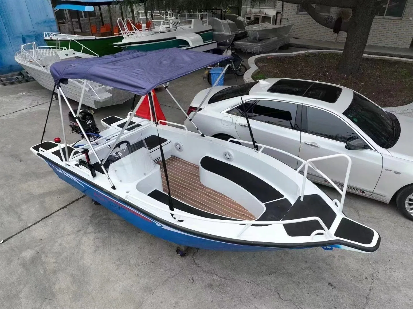 Conception personnalisée économique de la pêche de matériaux de PVC Fashion 15FT petit Yacht Bateaux de pêche en provenance de Chine