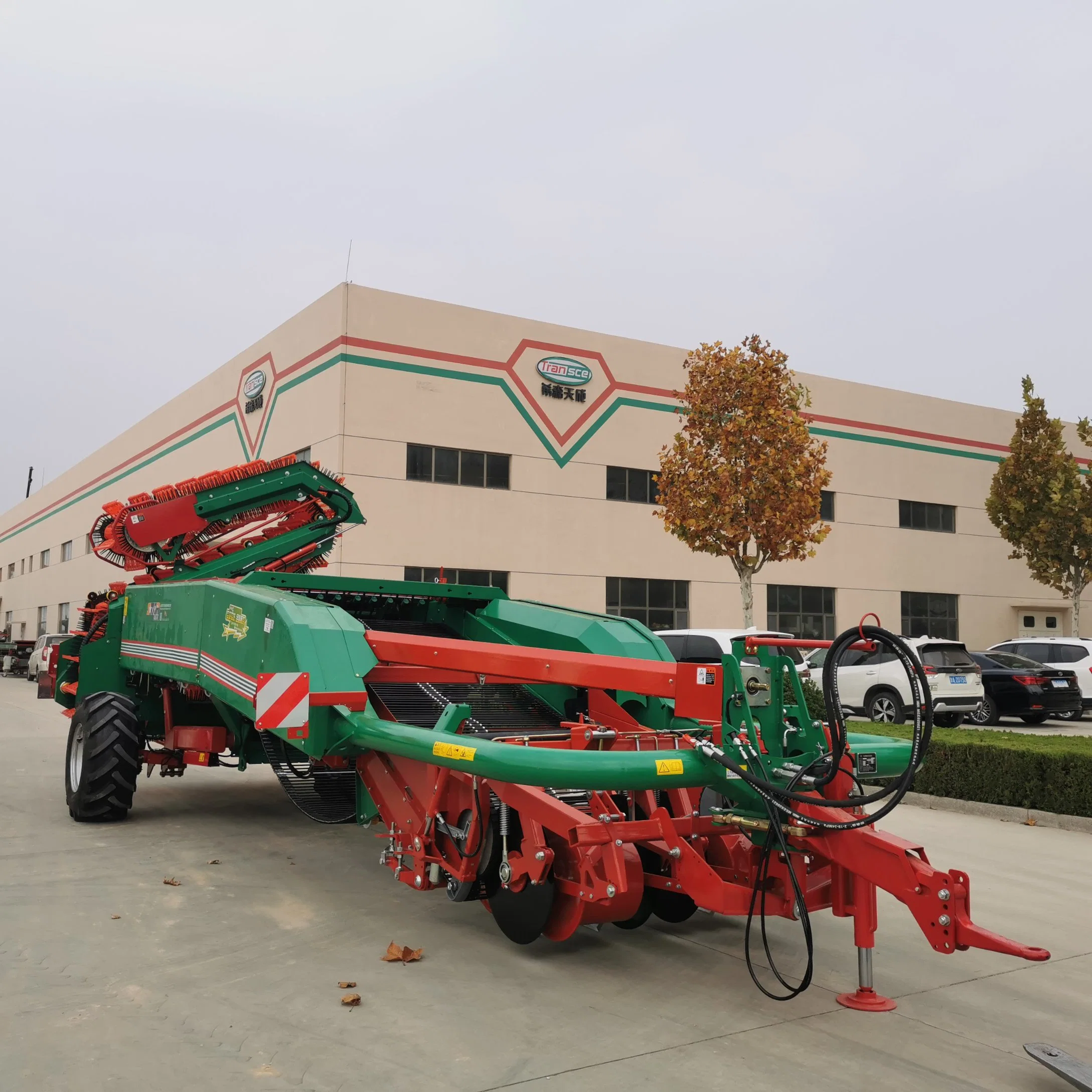 Landwirtschaftliche Geräte Kartoffelernte Maschine Fabrik Preis Traktor Gezogen 2 Ridges Kartoffel Kombinieren Harvester