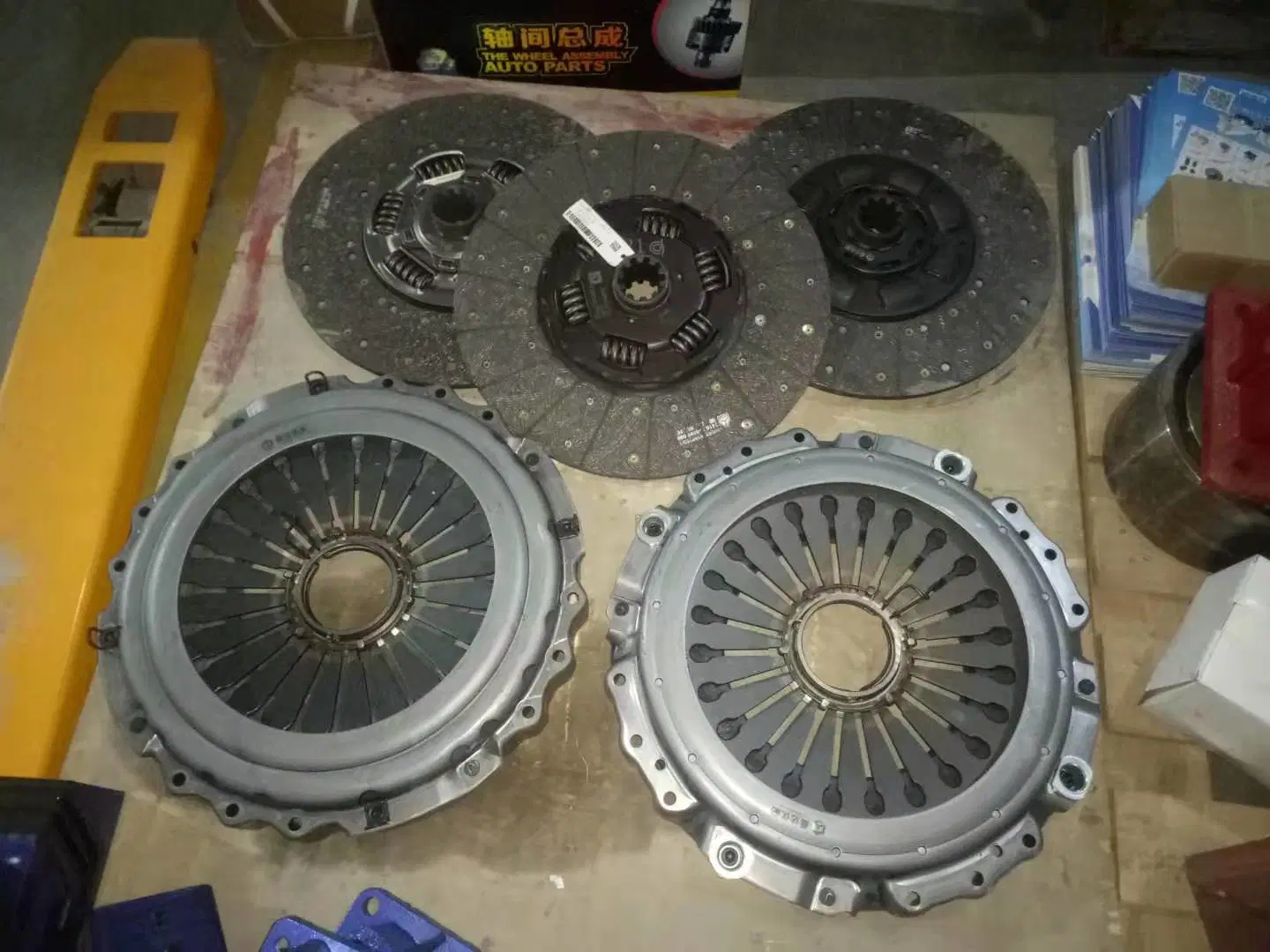 Clutch Pressure Plate and Disc Kit for Volvo and HOWO, Sachman Sinotruck and JAC and FAW