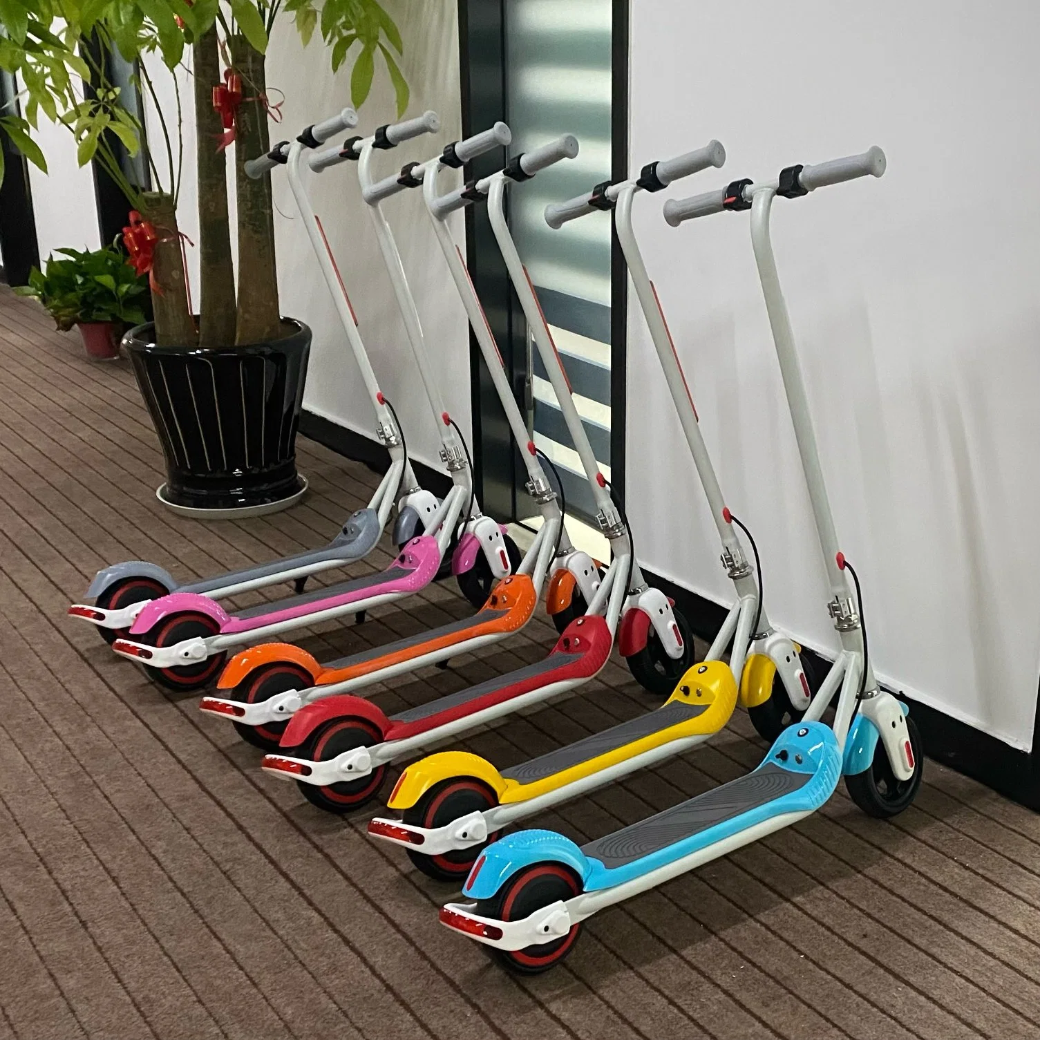 Wuxi Scooter Company New Electric Cars 2023 6.5 Inch 24V Self-Balancing Scooter Electric Scooter Kids for Teens 8 Years and up